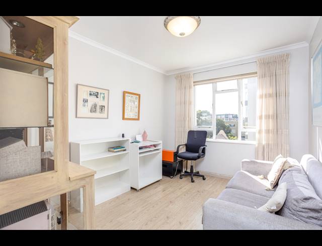 2 BEDROOM APARTMENT TO LET IN SEA POINT